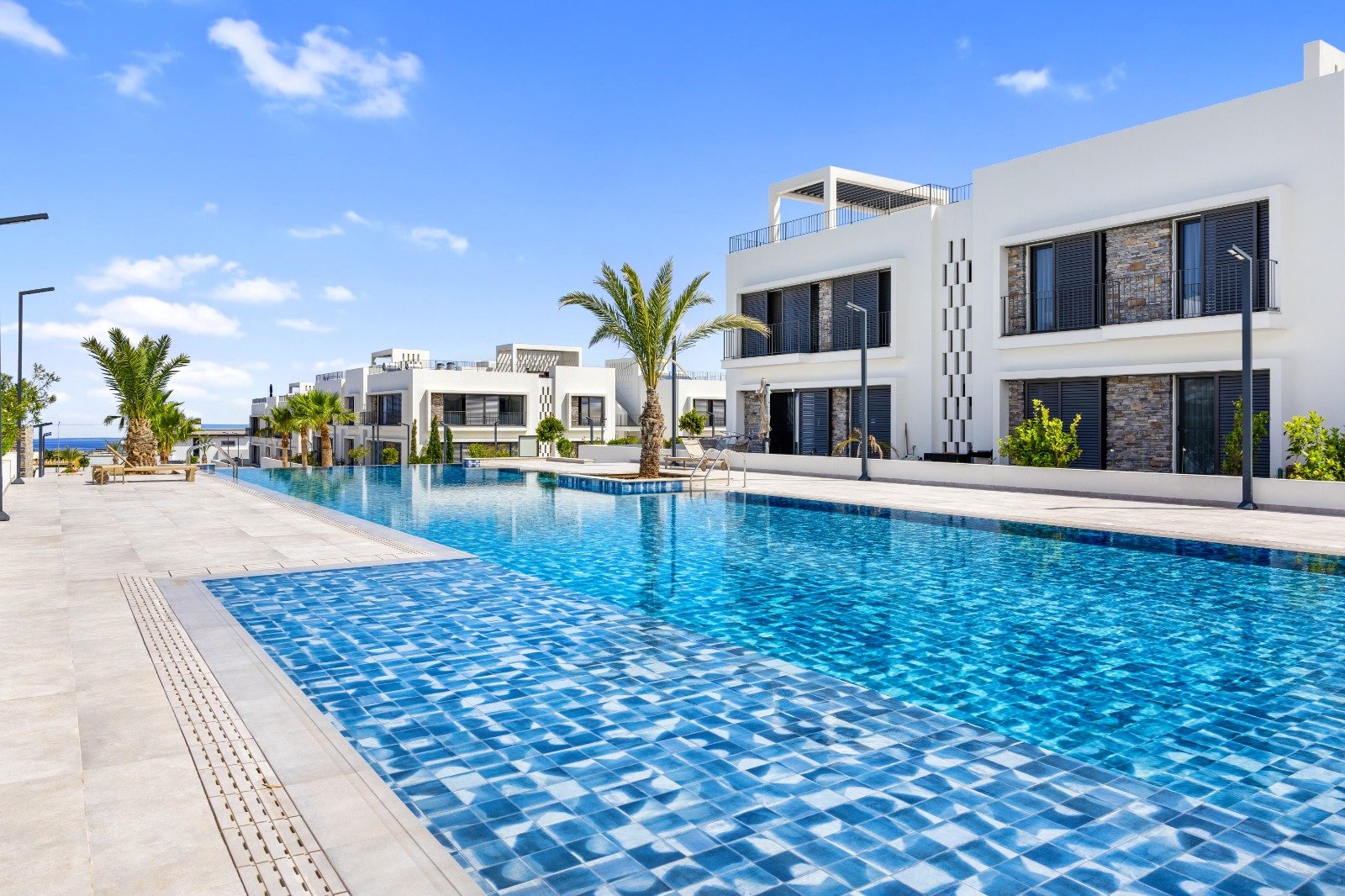 READY TO MOVE: FULLY FURNISHED LUXURY PENTHOUSE
