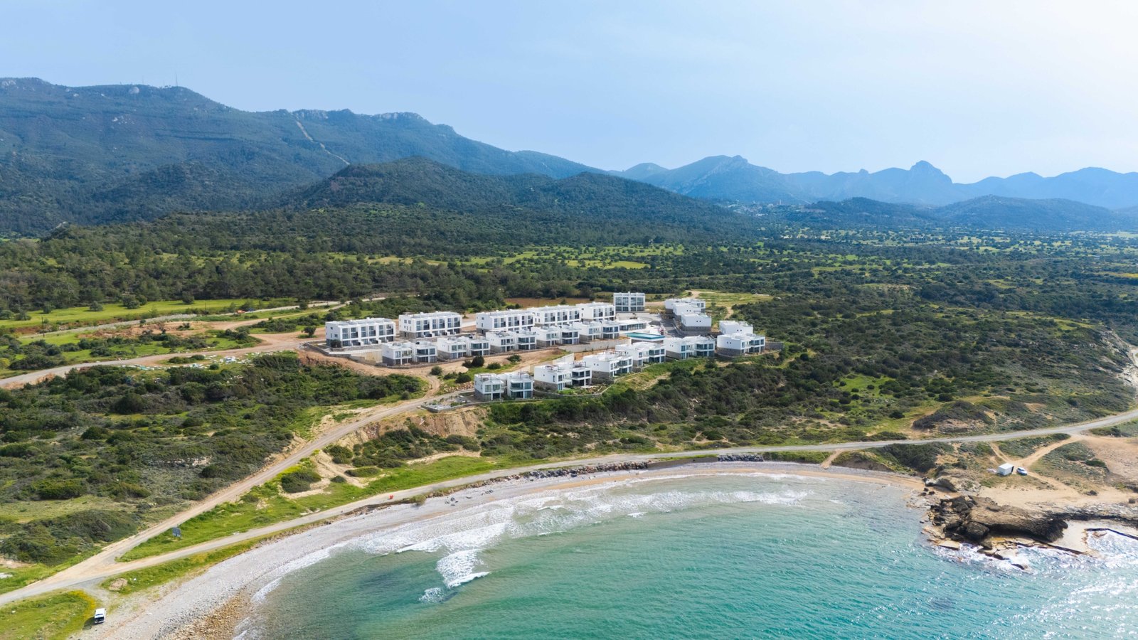 Nestled between the mountains and the sea. A brand-new, high-end, fully furnished, and modern dream villa in a prime, unobstructed oceanfront location—the kind you rarely find these days!