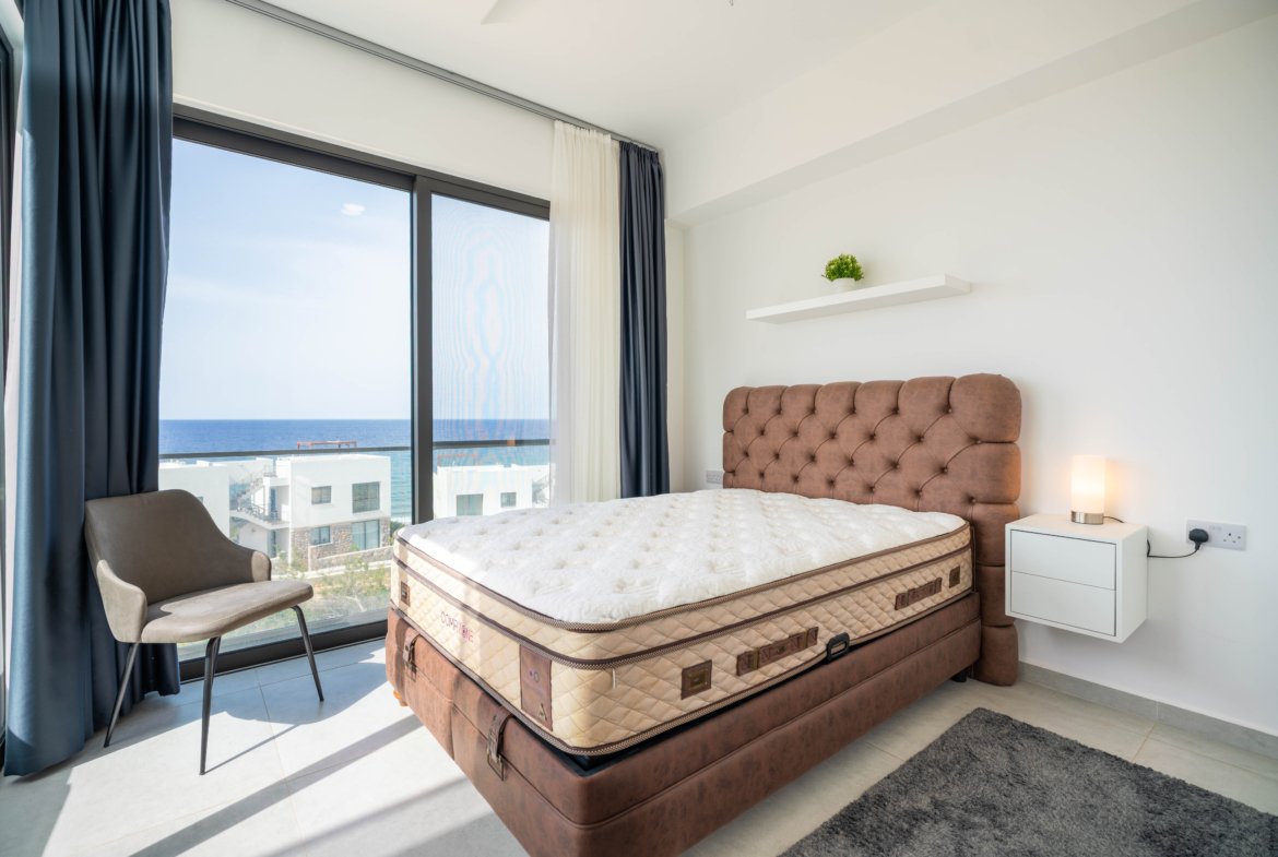 Nestled between the mountains and the sea. A brand-new, high-end, fully furnished, and modern dream villa in a prime, unobstructed oceanfront location—the kind you rarely find these days!