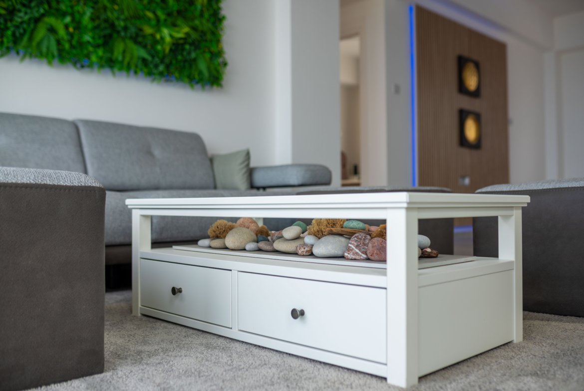 Nestled between the mountains and the sea. A brand-new, high-end, fully furnished, and modern dream villa in a prime, unobstructed oceanfront location—the kind you rarely find these days!