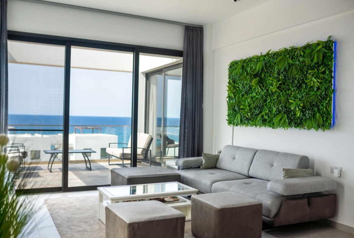 Nestled between the mountains and the sea. A brand-new, high-end, fully furnished, and modern dream villa in a prime, unobstructed oceanfront location—the kind you rarely find these days!