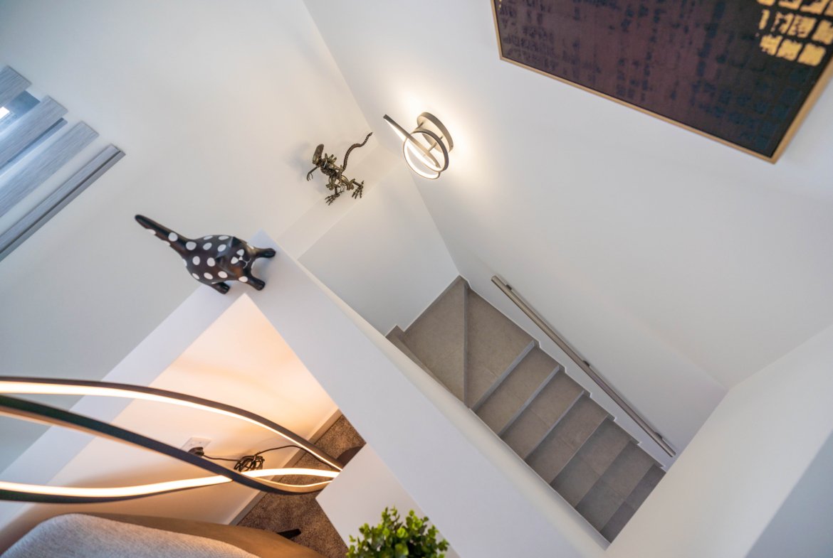 Nestled between the mountains and the sea. A brand-new, high-end, fully furnished, and modern dream villa in a prime, unobstructed oceanfront location—the kind you rarely find these days!