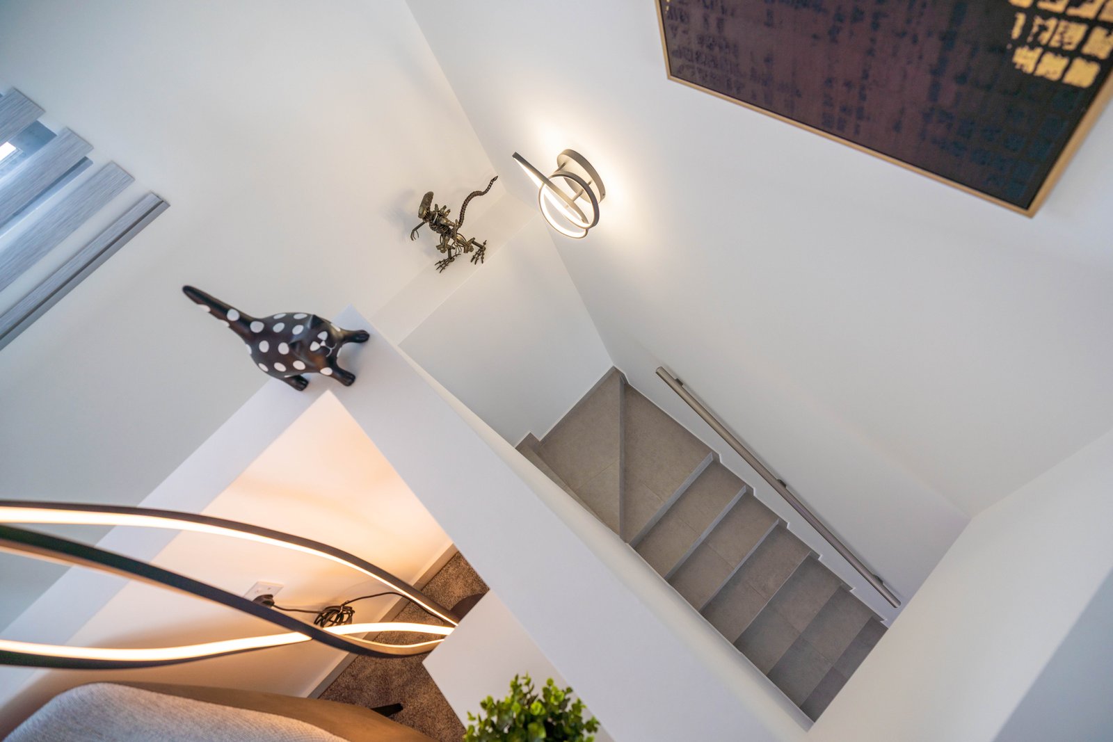 Nestled between the mountains and the sea. A brand-new, high-end, fully furnished, and modern dream villa in a prime, unobstructed oceanfront location—the kind you rarely find these days!