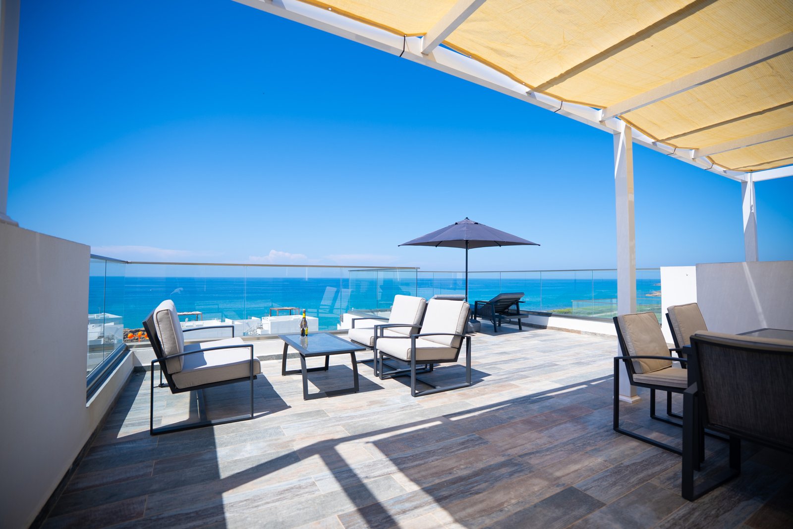 Nestled between the mountains and the sea. A brand-new, high-end, fully furnished, and modern dream villa in a prime, unobstructed oceanfront location—the kind you rarely find these days!