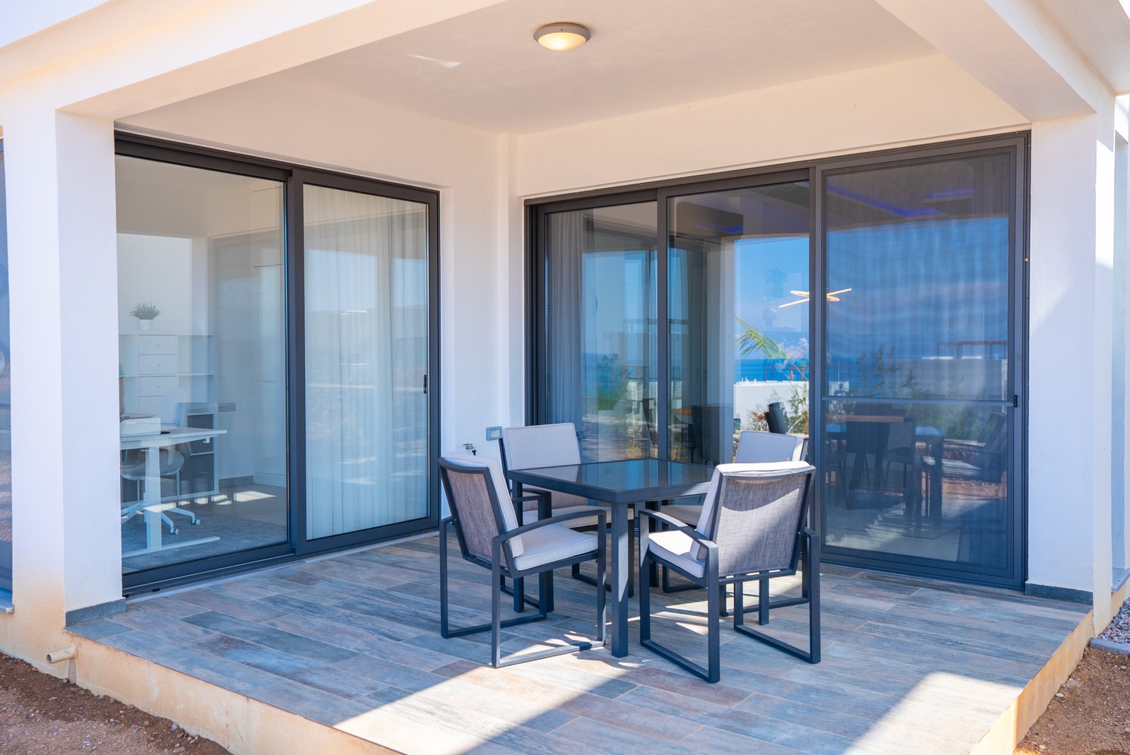 Nestled between the mountains and the sea. A brand-new, high-end, fully furnished, and modern dream villa in a prime, unobstructed oceanfront location—the kind you rarely find these days!