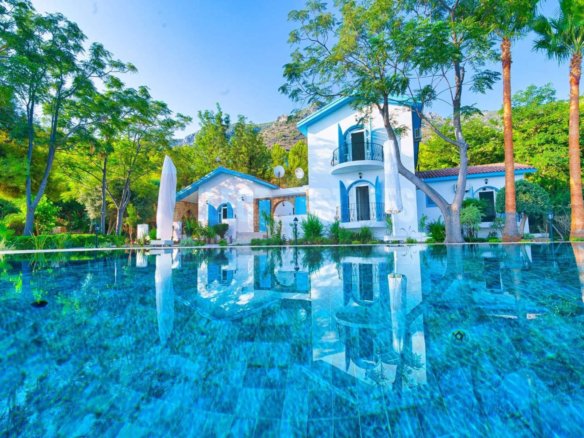 Panoramic Mediterranean Mansion in Karmi