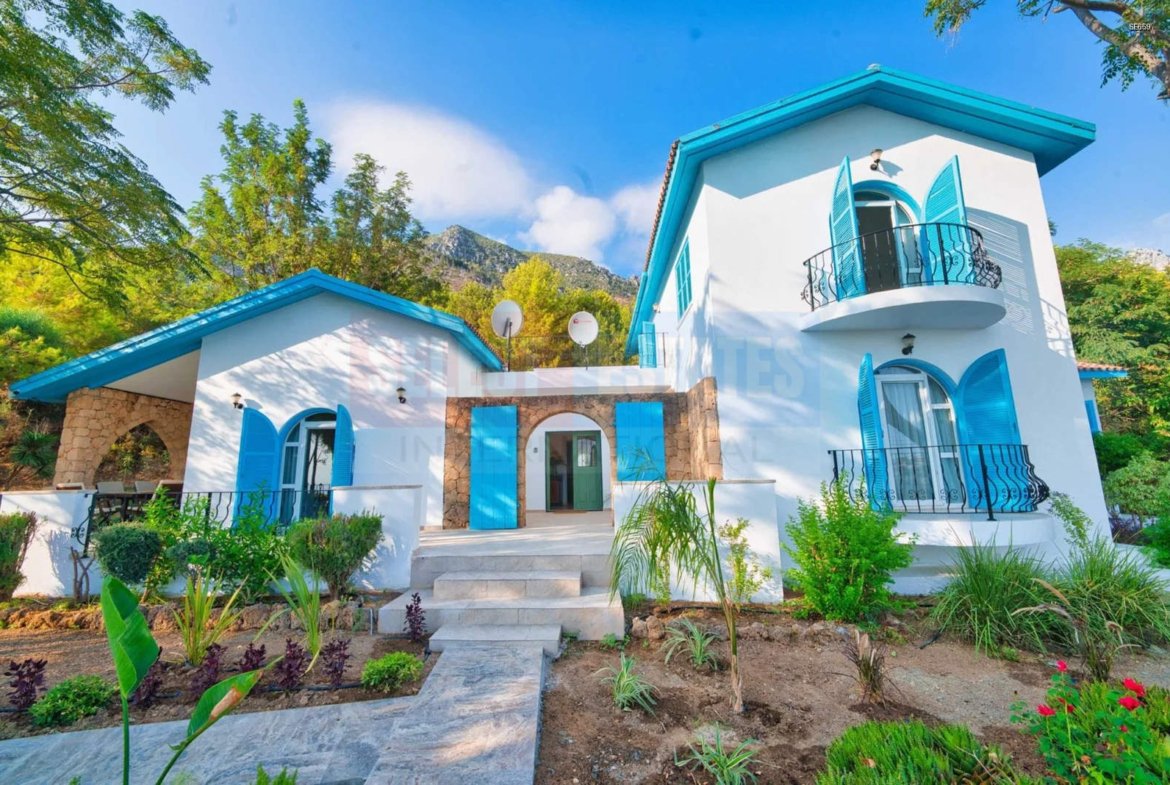 Panoramic Mediterranean Mansion in Karmi