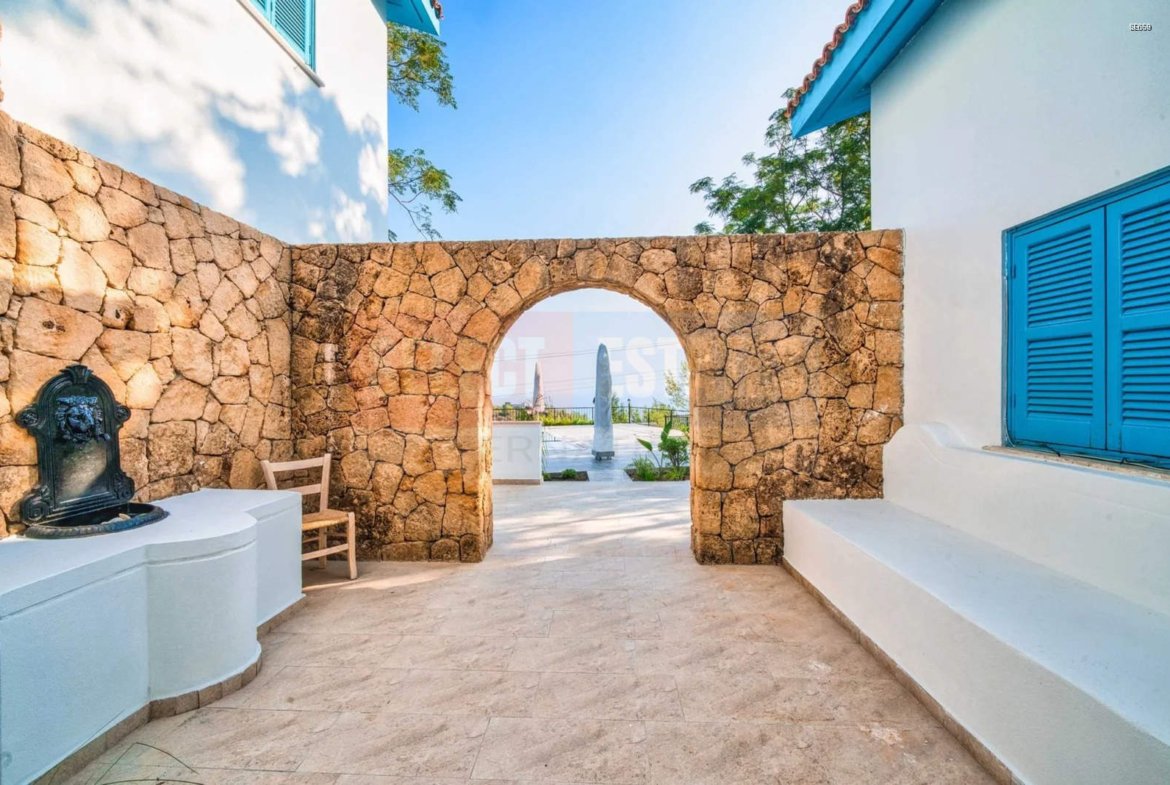 Panoramic Mediterranean Mansion in Karmi