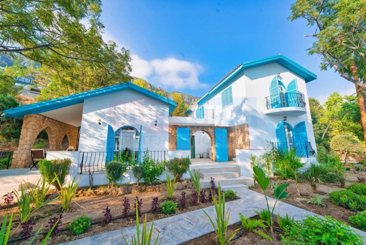 Panoramic Mediterranean Mansion in Karmi