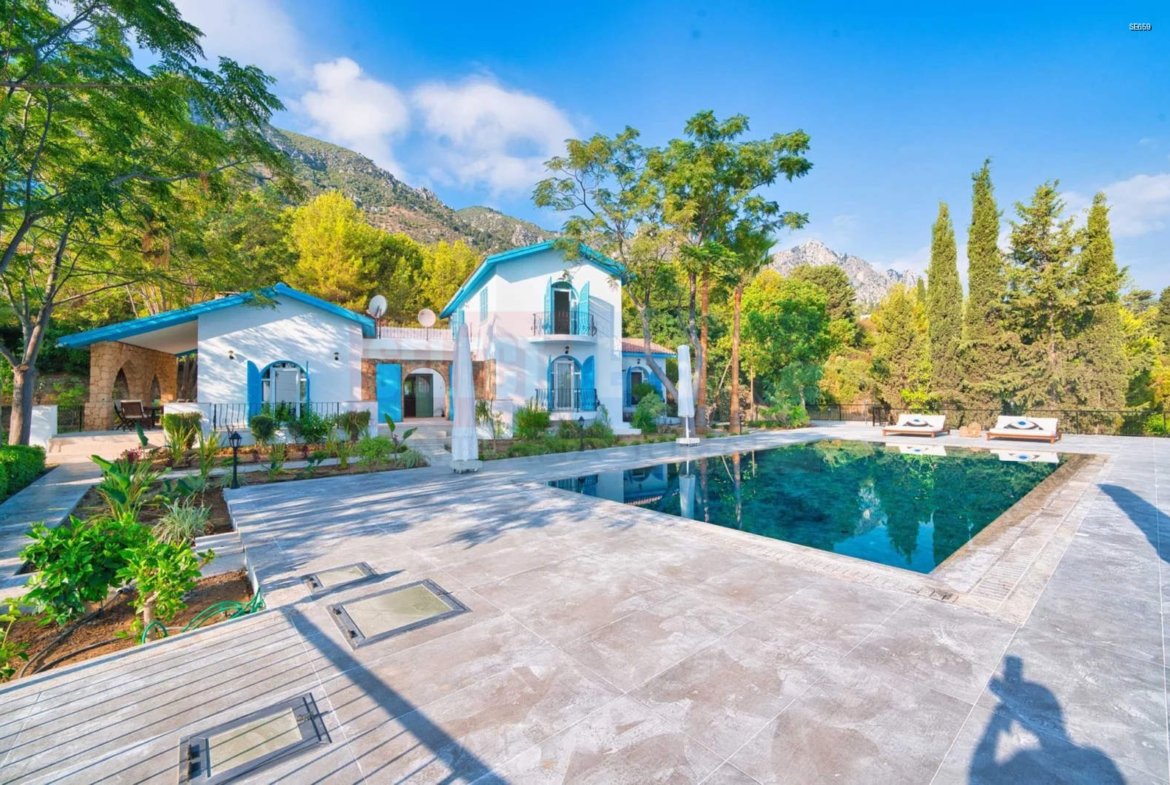 Panoramic Mediterranean Mansion in Karmi