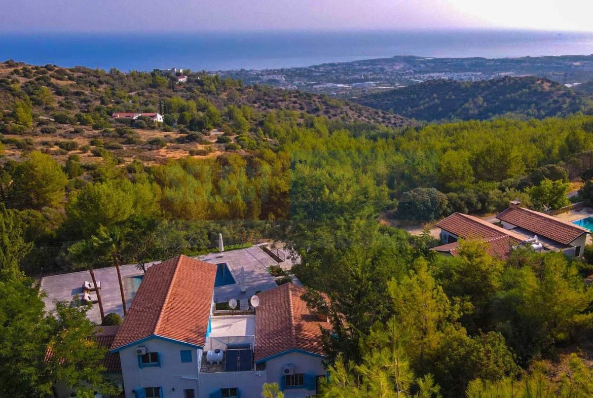 Panoramic Mediterranean Mansion in Karmi