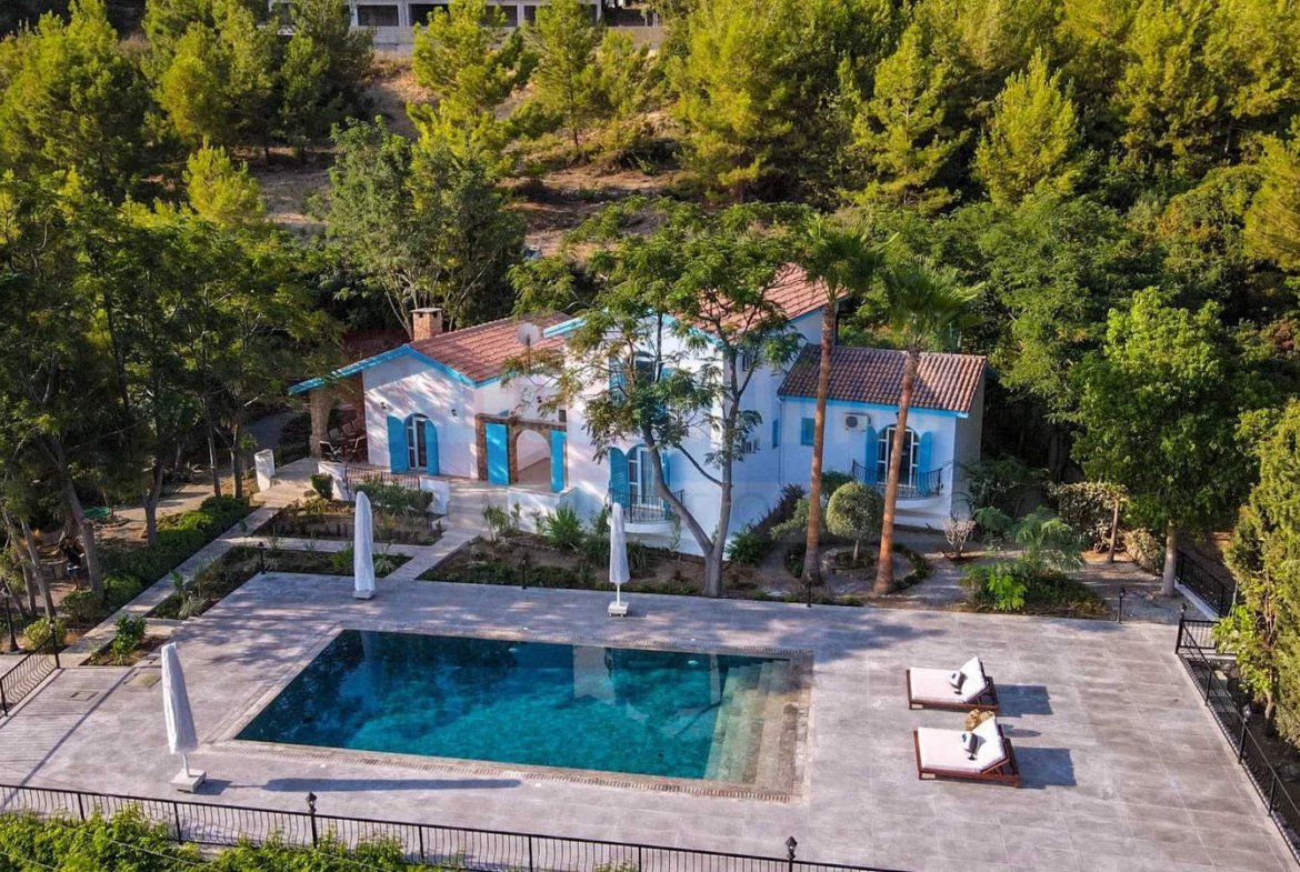 Panoramic Mediterranean Mansion in Karmi