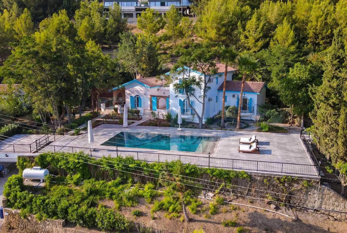 Panoramic Mediterranean Mansion in Karmi