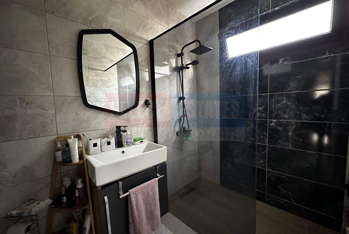 Prestigious Seaside Villa in Alsancak
