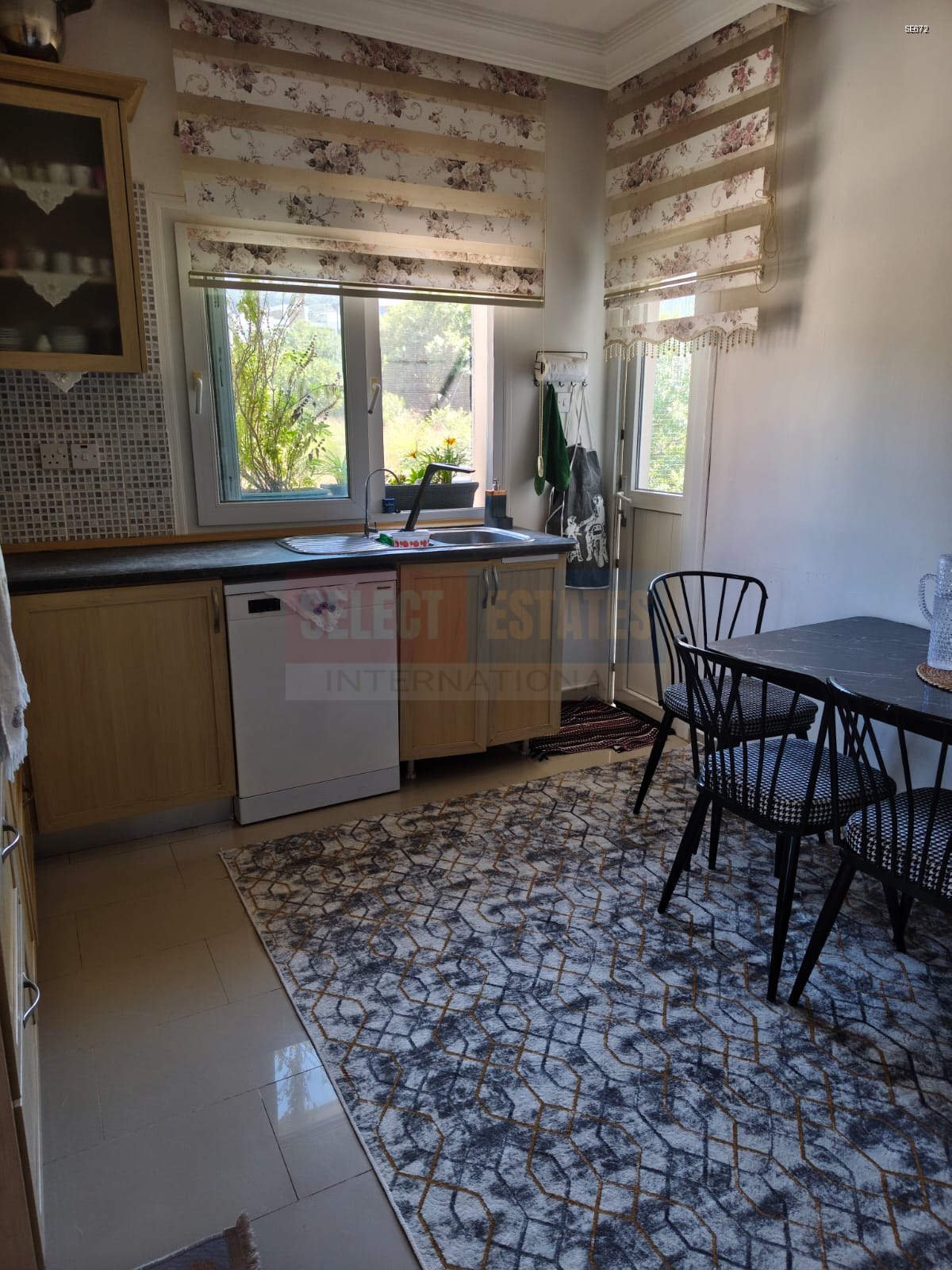 SE672_007 Alsancak Apartment for Sale with Pool