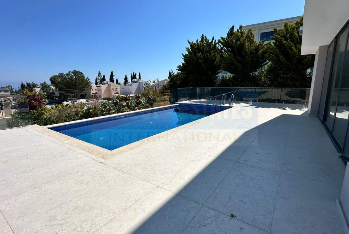 Çatalköy’de Türk Başlıklı Lüks Villa