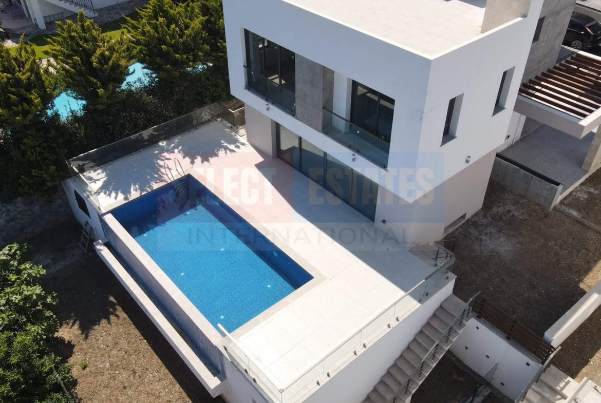 Çatalköy’de Türk Başlıklı Lüks Villa