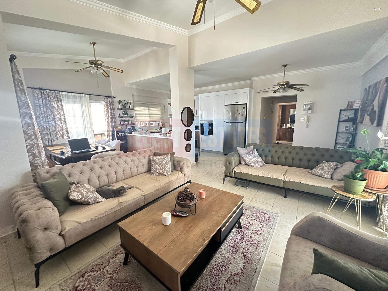 SE810_001 Penthouse with a Large Terrace in Kyrenia Center