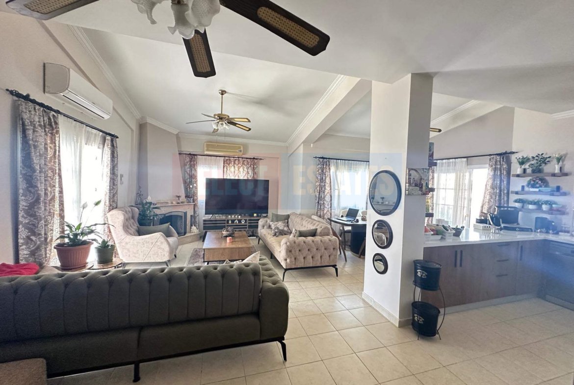 Penthouse with a Large Terrace in Kyrenia Center