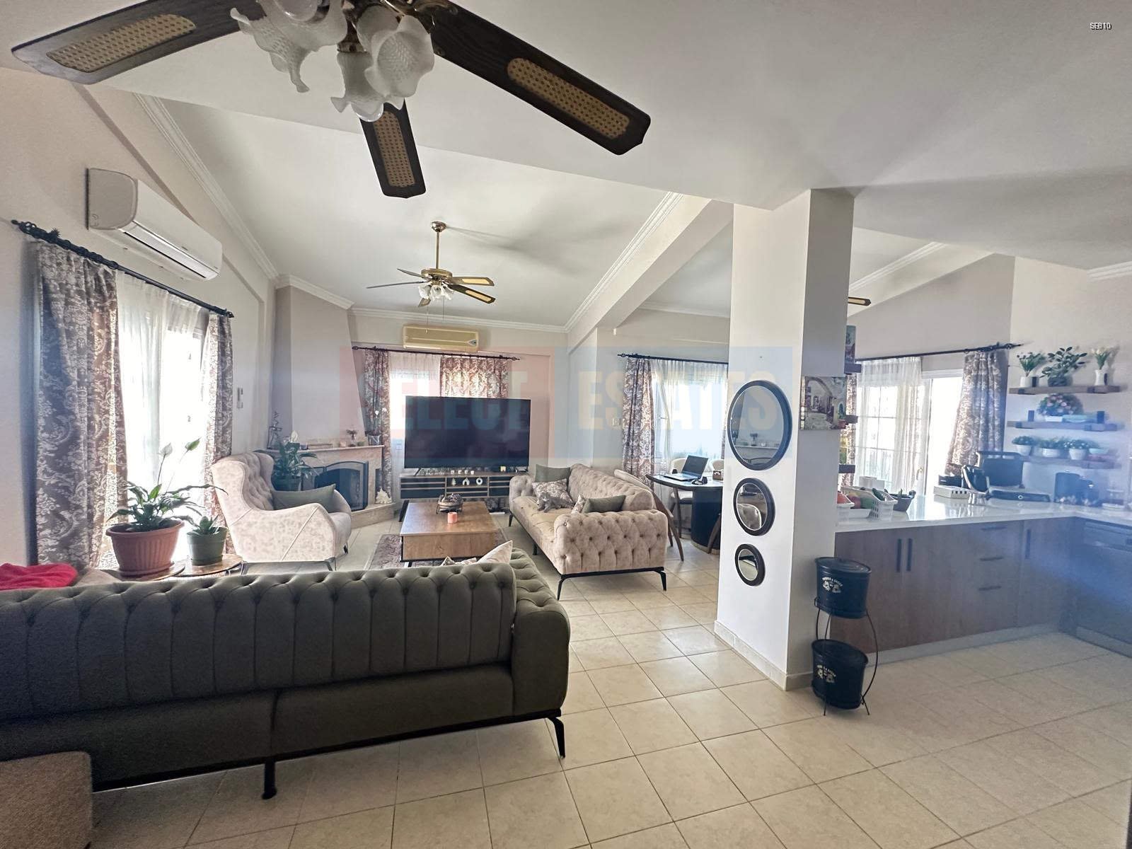 SE810_002 Penthouse with a Large Terrace in Kyrenia Center