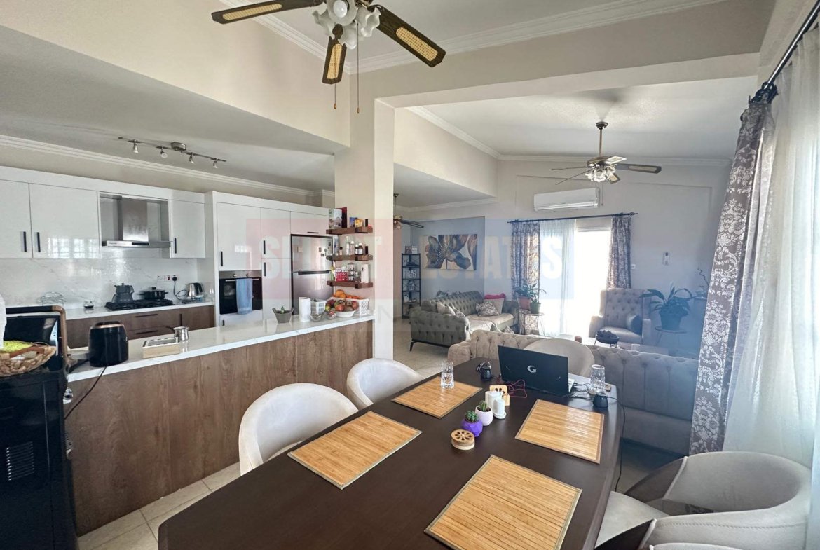 Penthouse with a Large Terrace in Kyrenia Center
