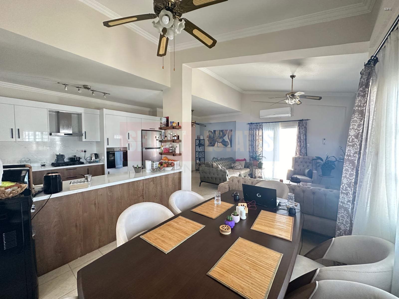 SE810_003 Penthouse with a Large Terrace in Kyrenia Center