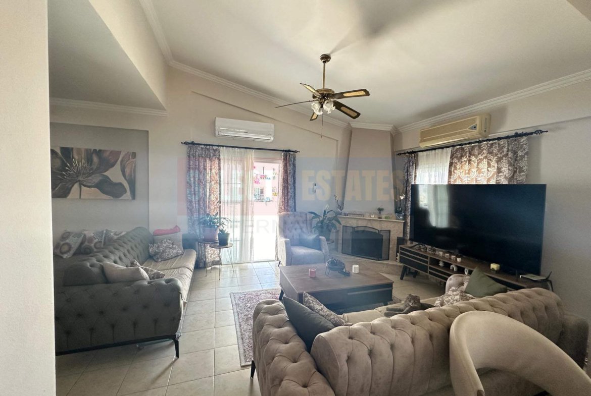 Penthouse with a Large Terrace in Kyrenia Center