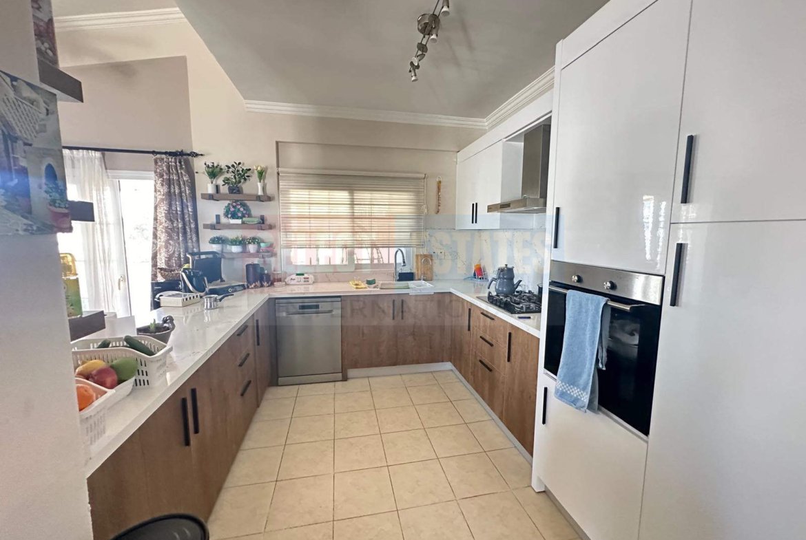 Penthouse with a Large Terrace in Kyrenia Center
