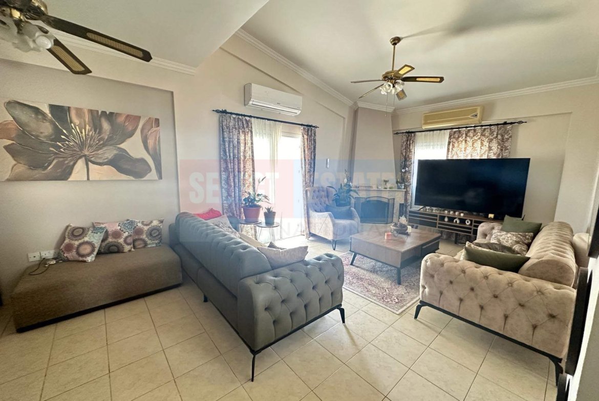 Penthouse with a Large Terrace in Kyrenia Center