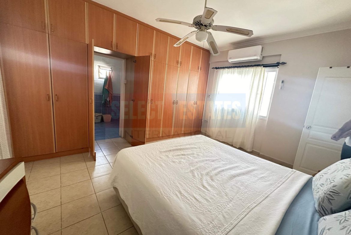 Penthouse with a Large Terrace in Kyrenia Center