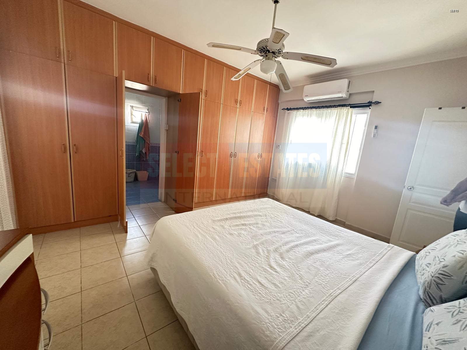 SE810_007 Penthouse with a Large Terrace in Kyrenia Center