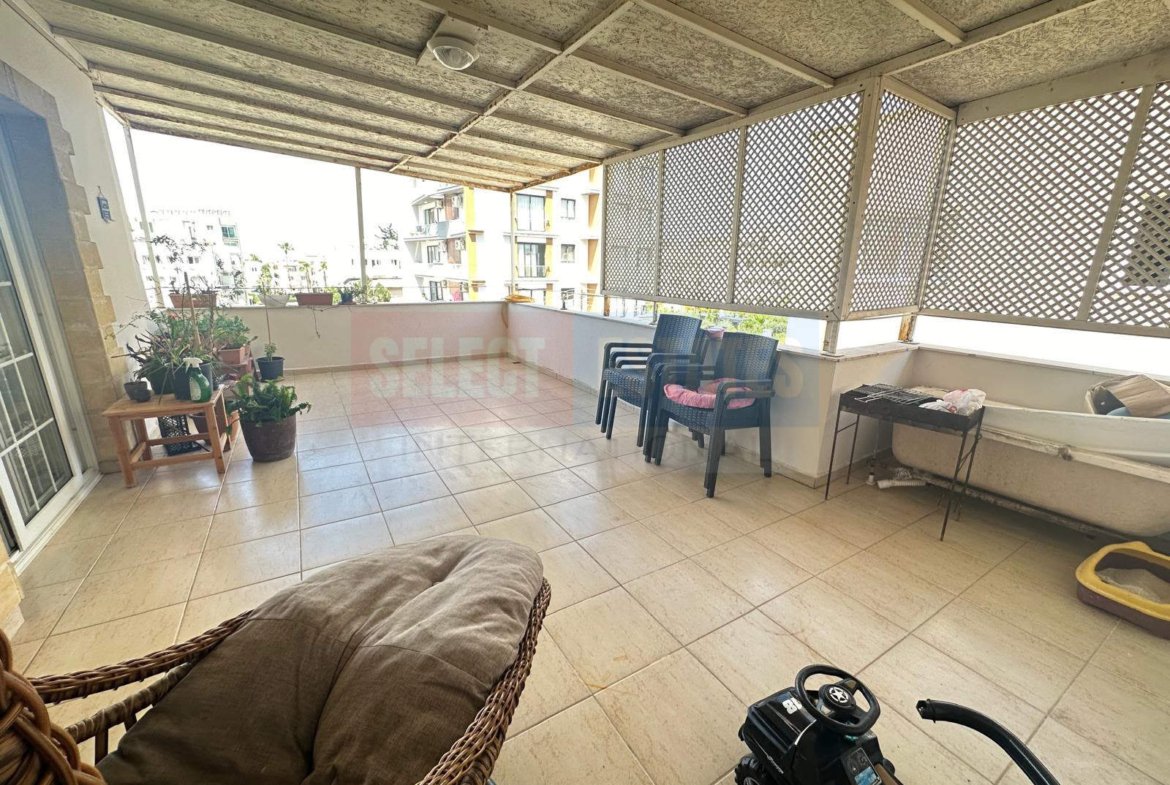 Penthouse with a Large Terrace in Kyrenia Center
