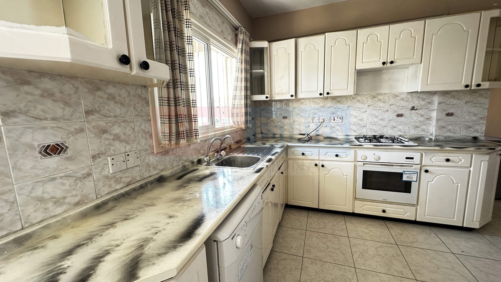 Next to Lord Palace For Rent to Families