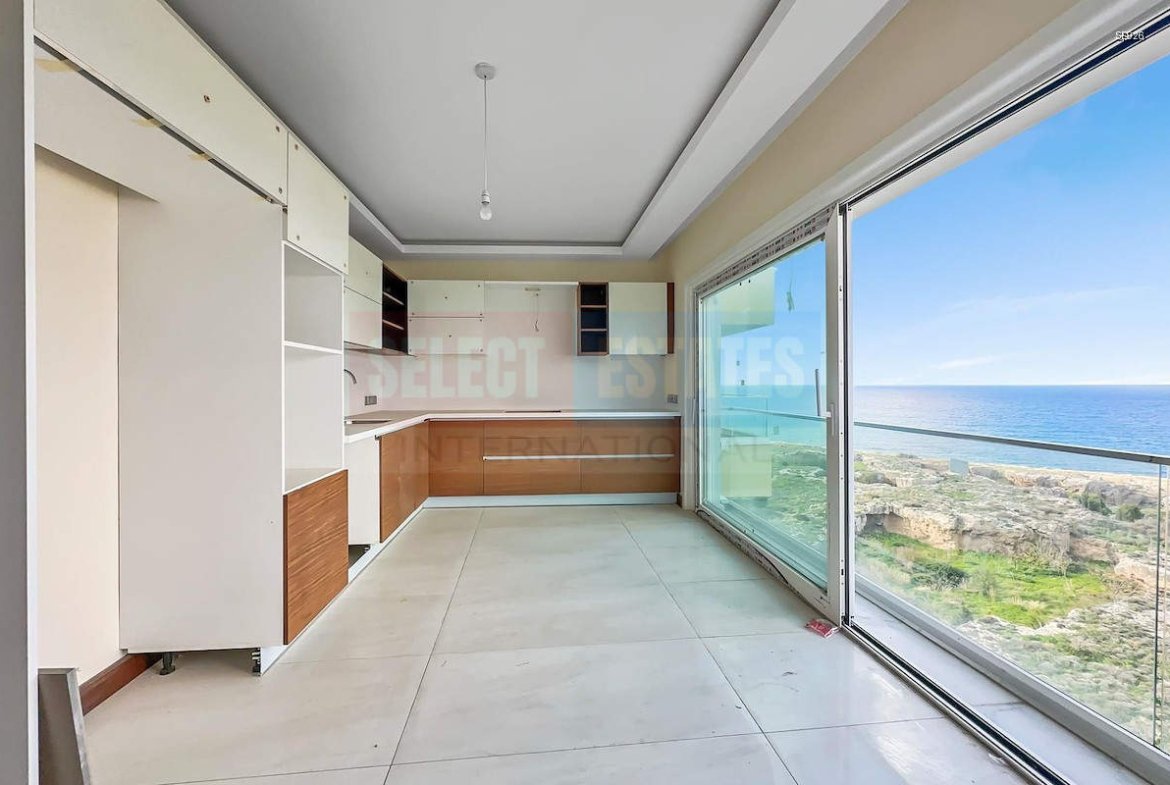 Sea-View Apartment in Kyrenia Center