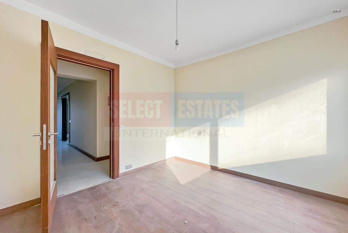 Sea-View Apartment in Kyrenia Center
