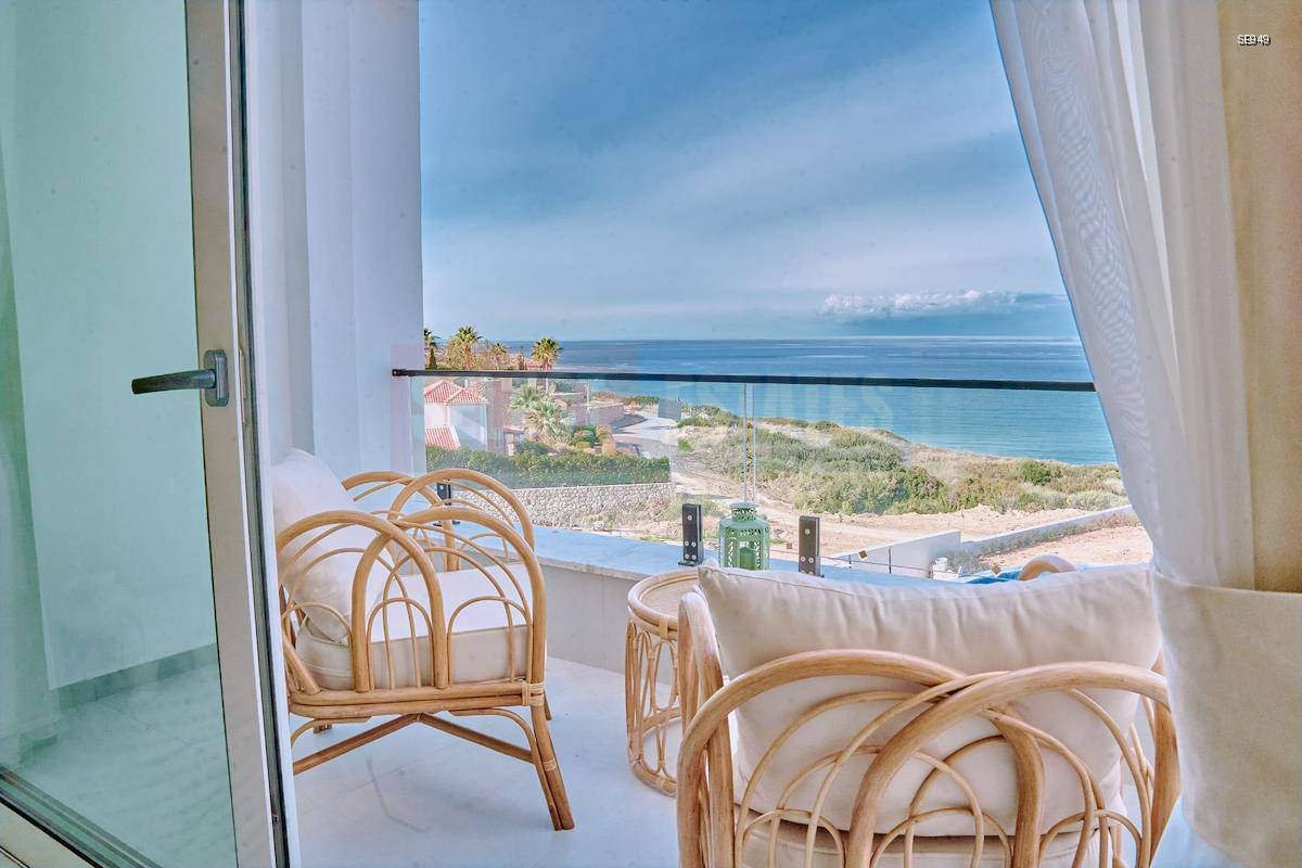 Seafront Ready Apartment in Bahçeli
