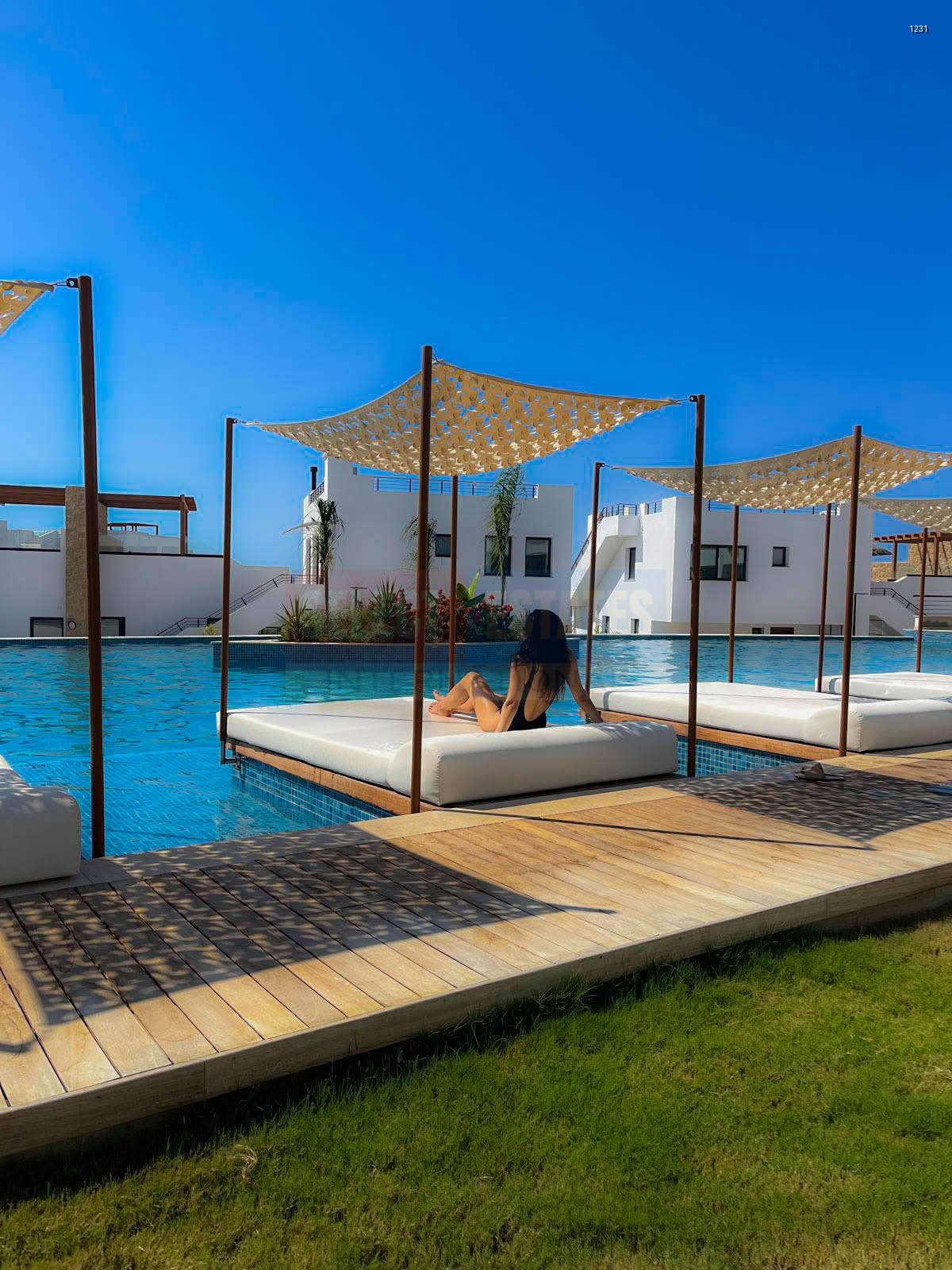 1231_009 Ready to move, Mykonos Homes Garden Floor with Pool