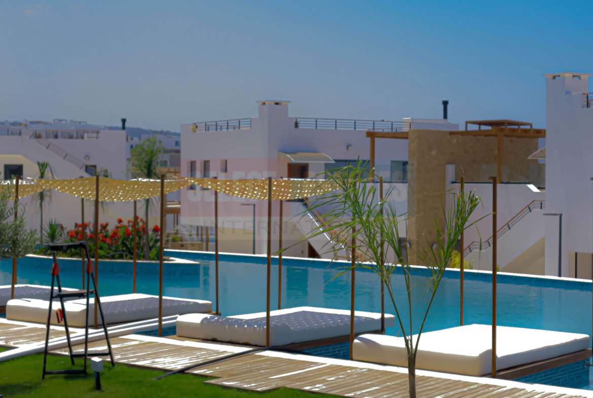 Ready to move, Mykonos Homes Garden Floor with Pool