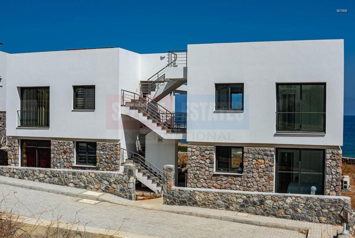 Seafront Garden Apartment