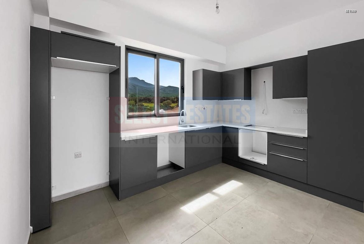Seafront Garden Apartment