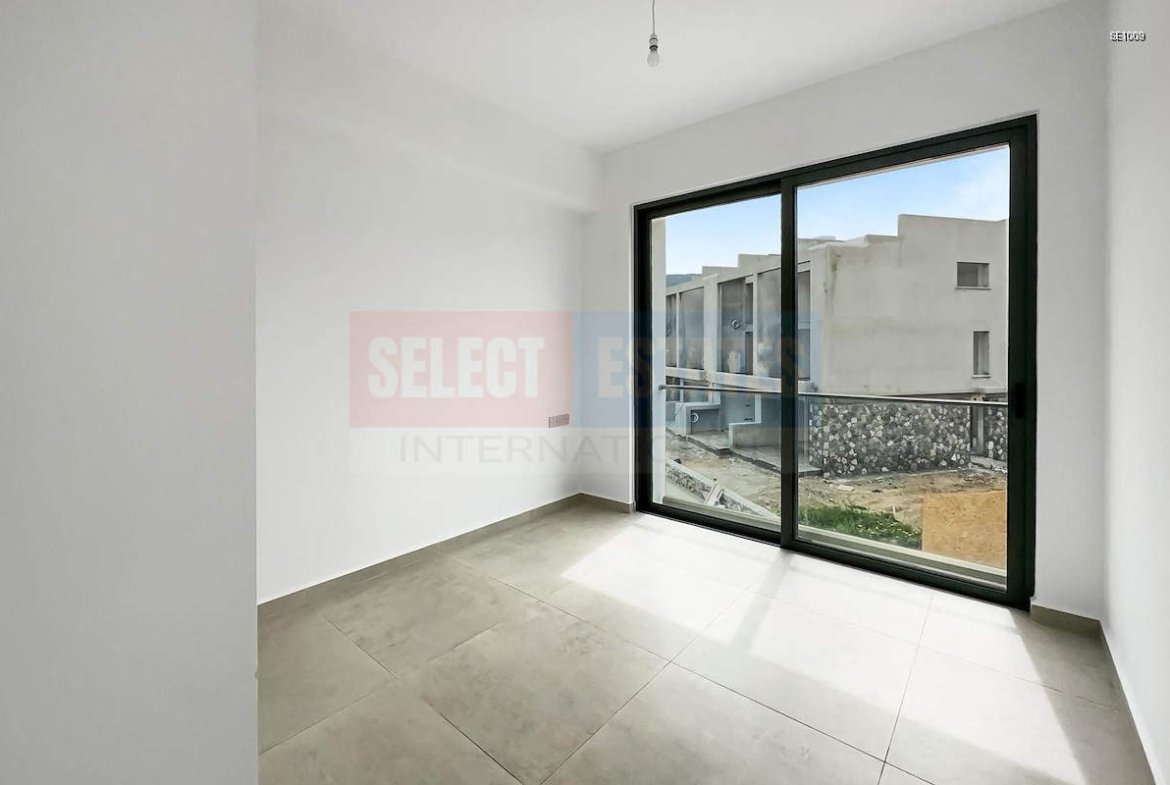 Seafront Garden Apartment