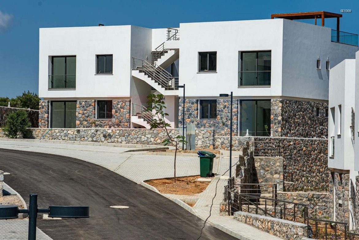 Seafront Garden Apartment