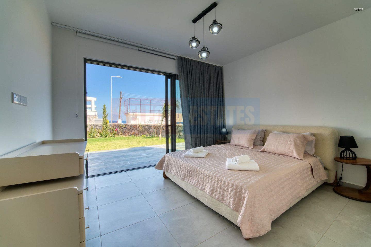Seafront Ready Bungalow in Bahçeli