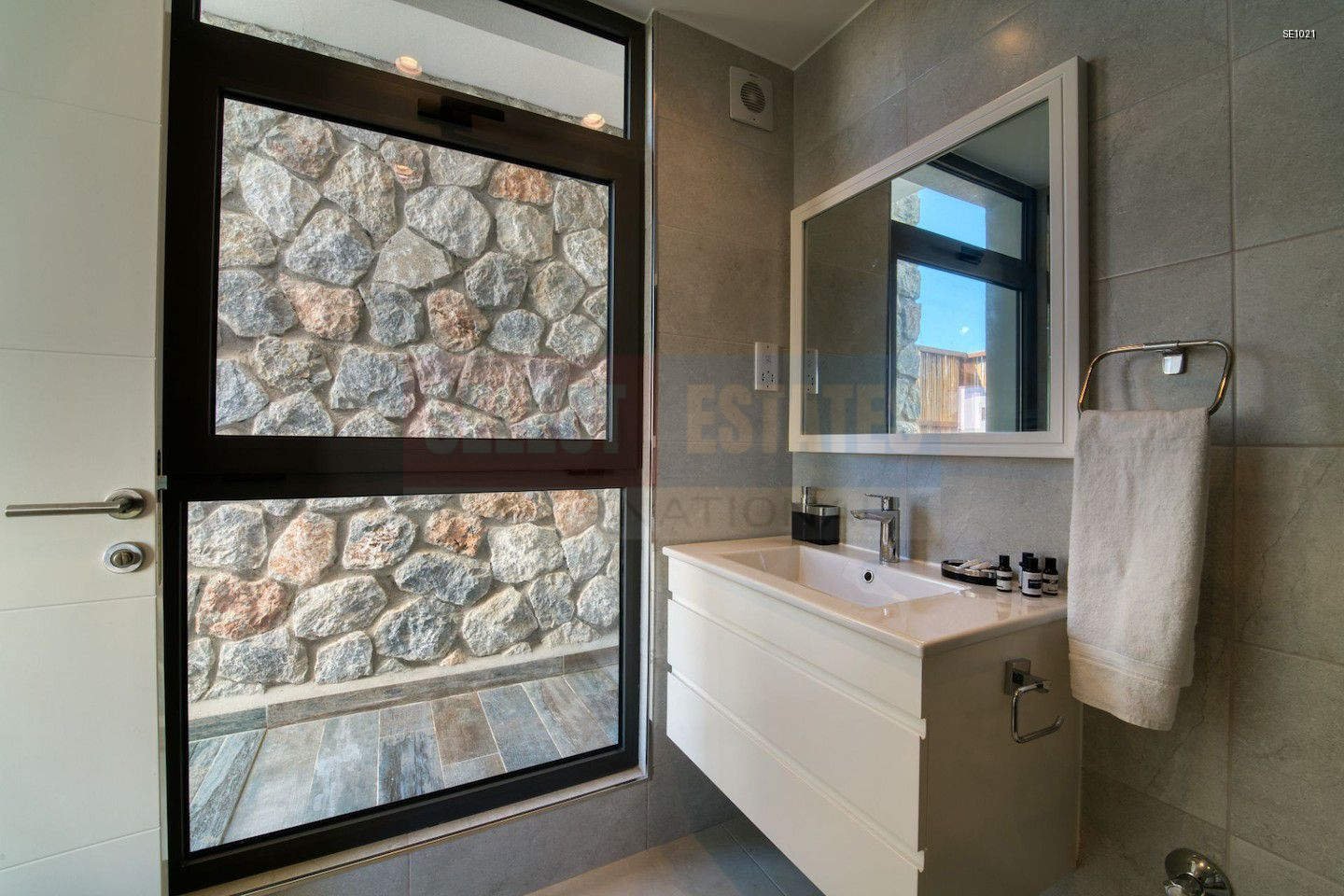 Seafront Ready Bungalow in Bahçeli