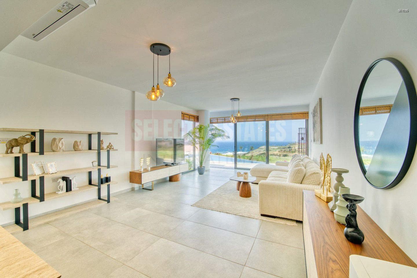 SE1025_002 Beachfront Luxury Villa