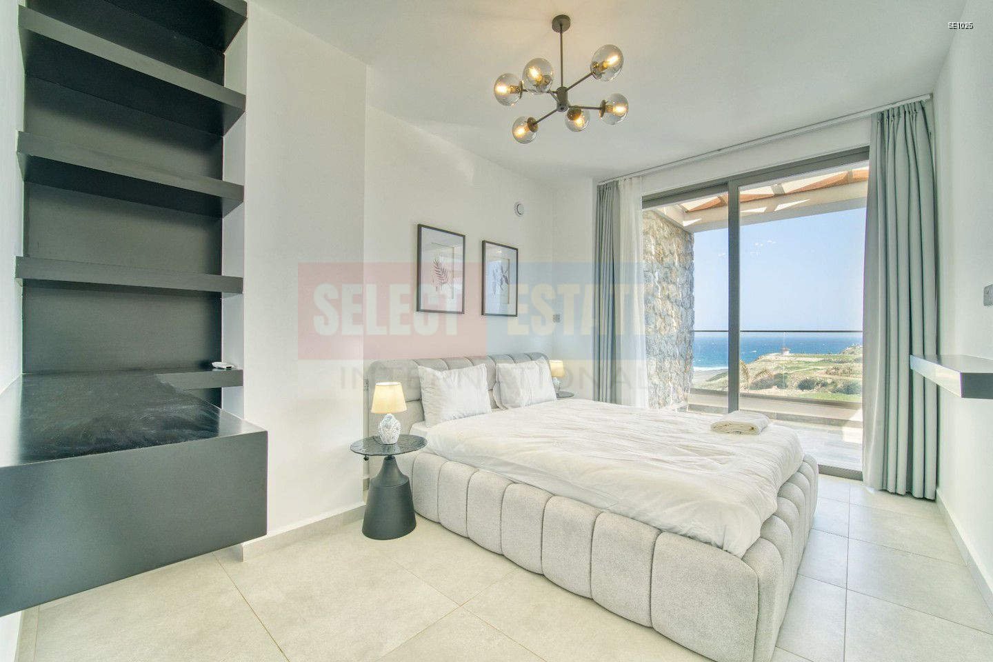 SE1025_013 Beachfront Luxury Villa