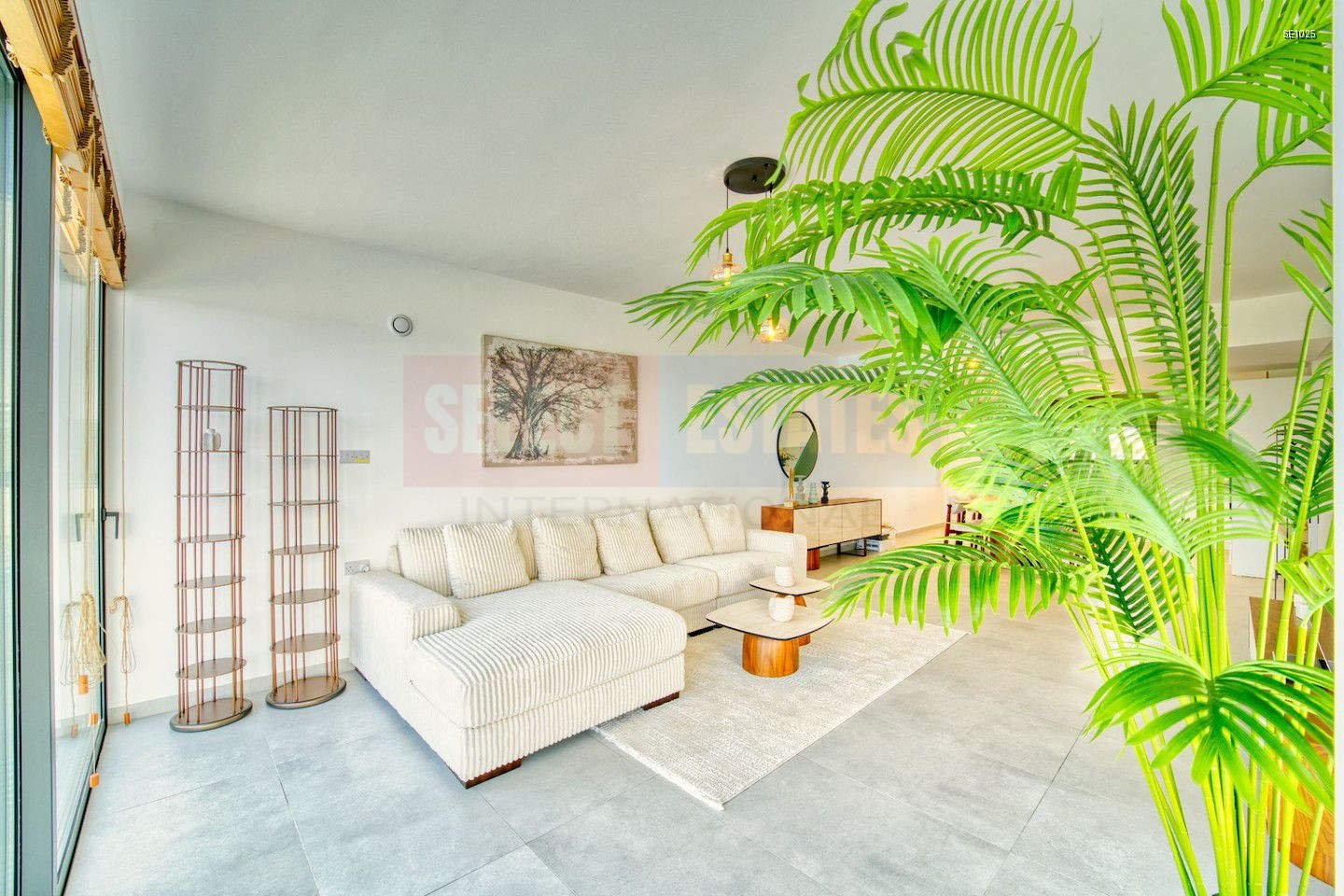 SE1025_029 Beachfront Luxury Villa