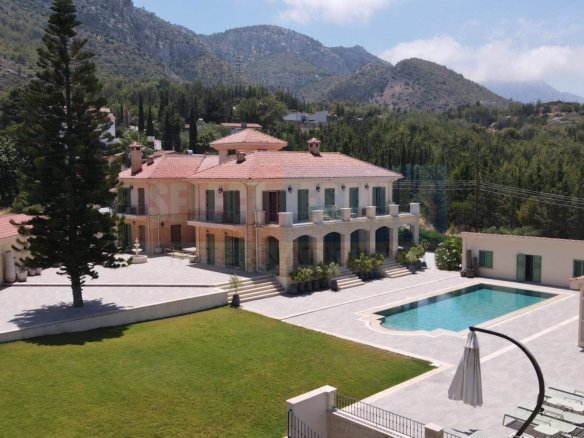Unique Manor in Çatalköy
