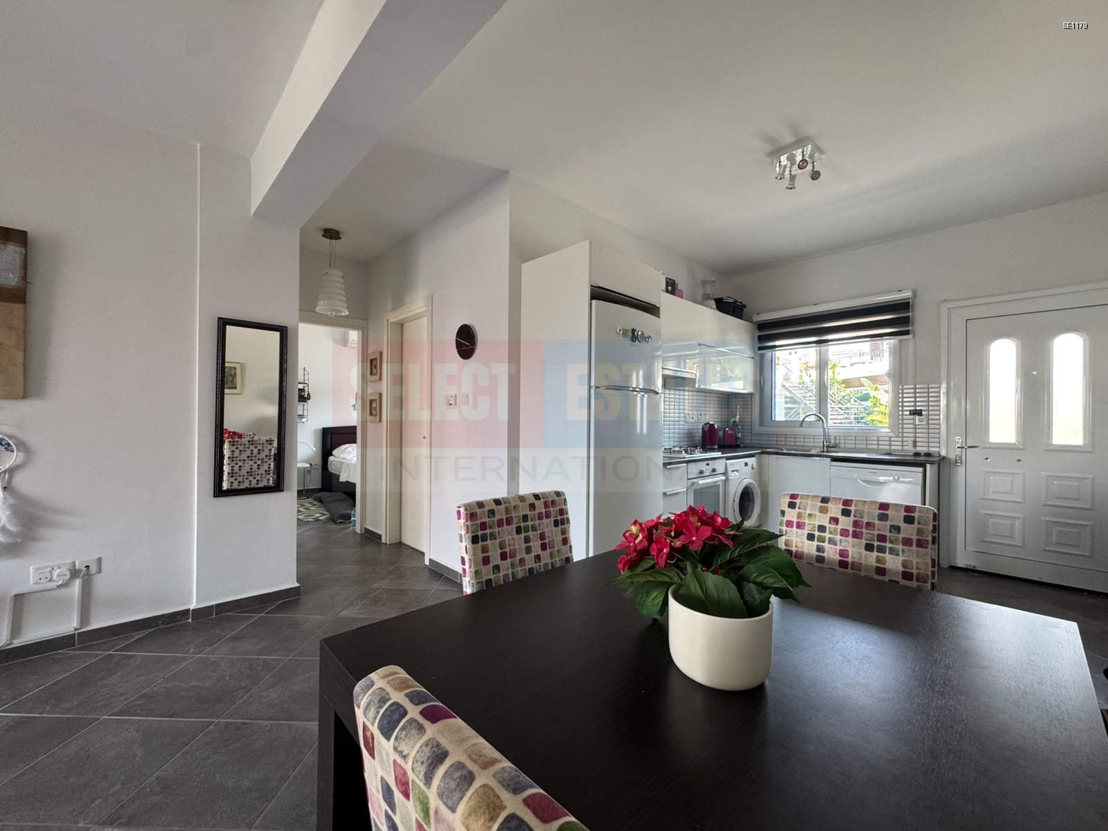 SE1179_011 Seafront Ready-to-Move-In Apartments