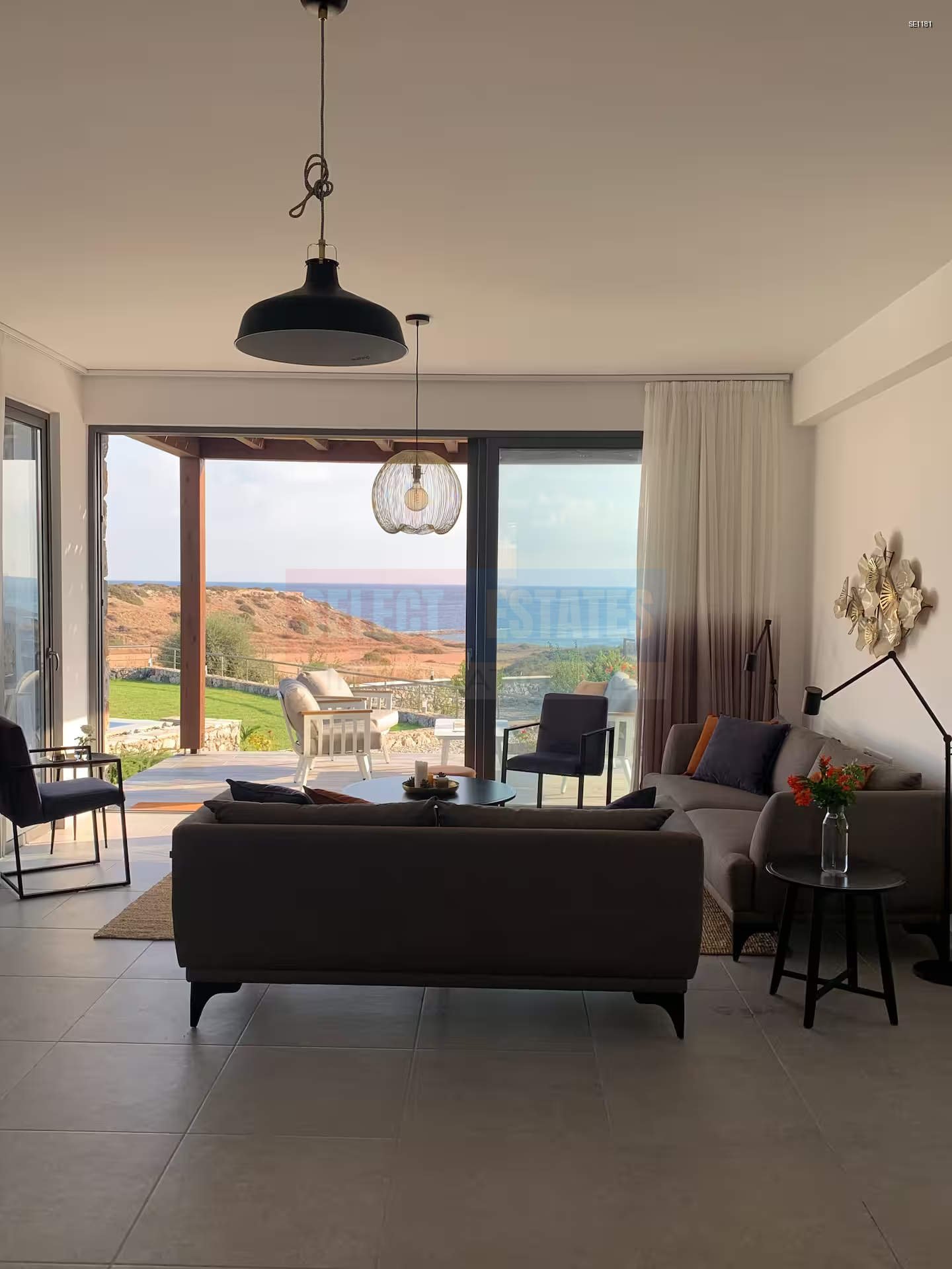 SE1181_007 Sea-Facing Bungalow with Unobstructed Views
